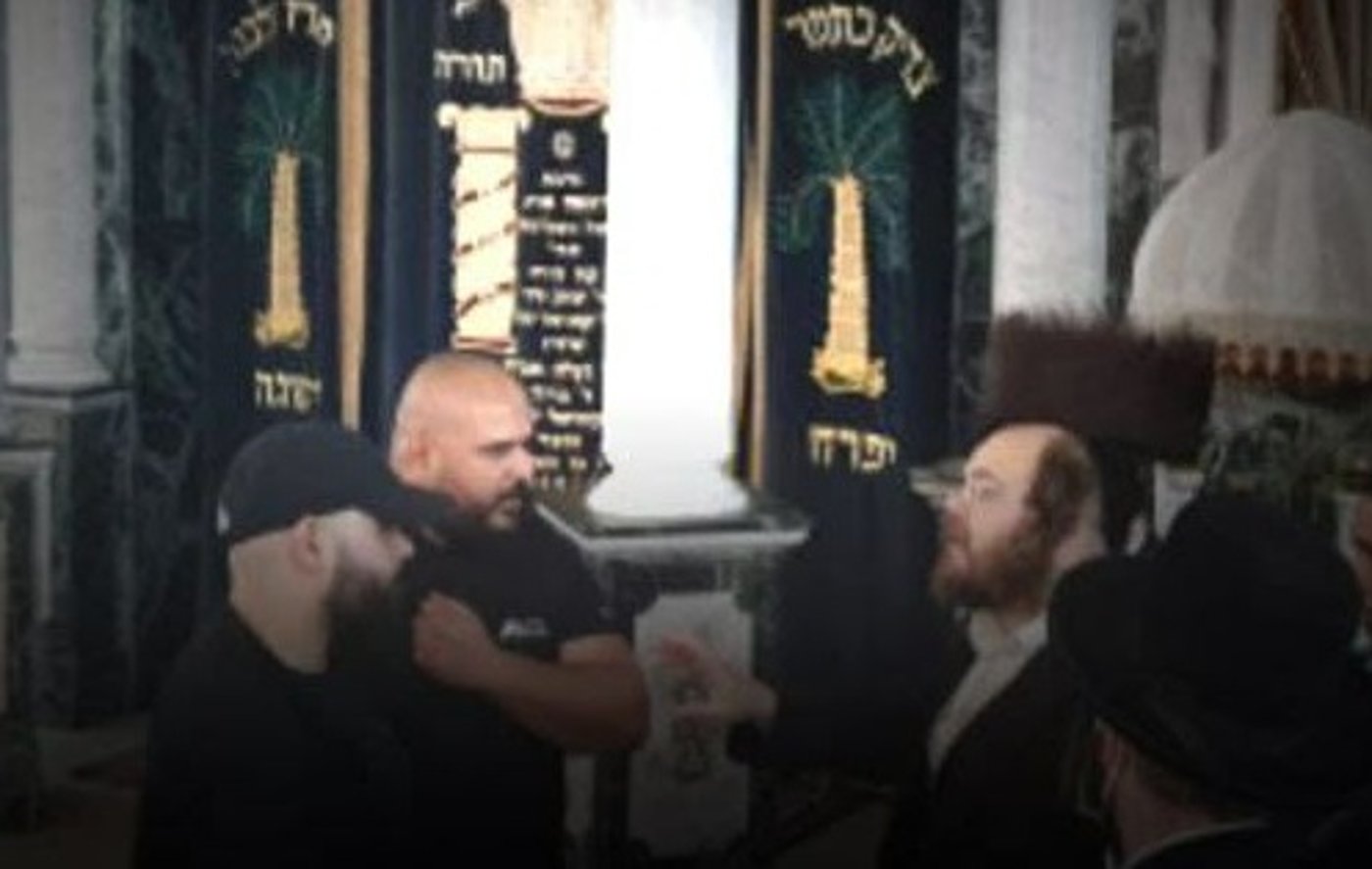 שבת של מהומות בסאטמר: המאבטחים והאלימות