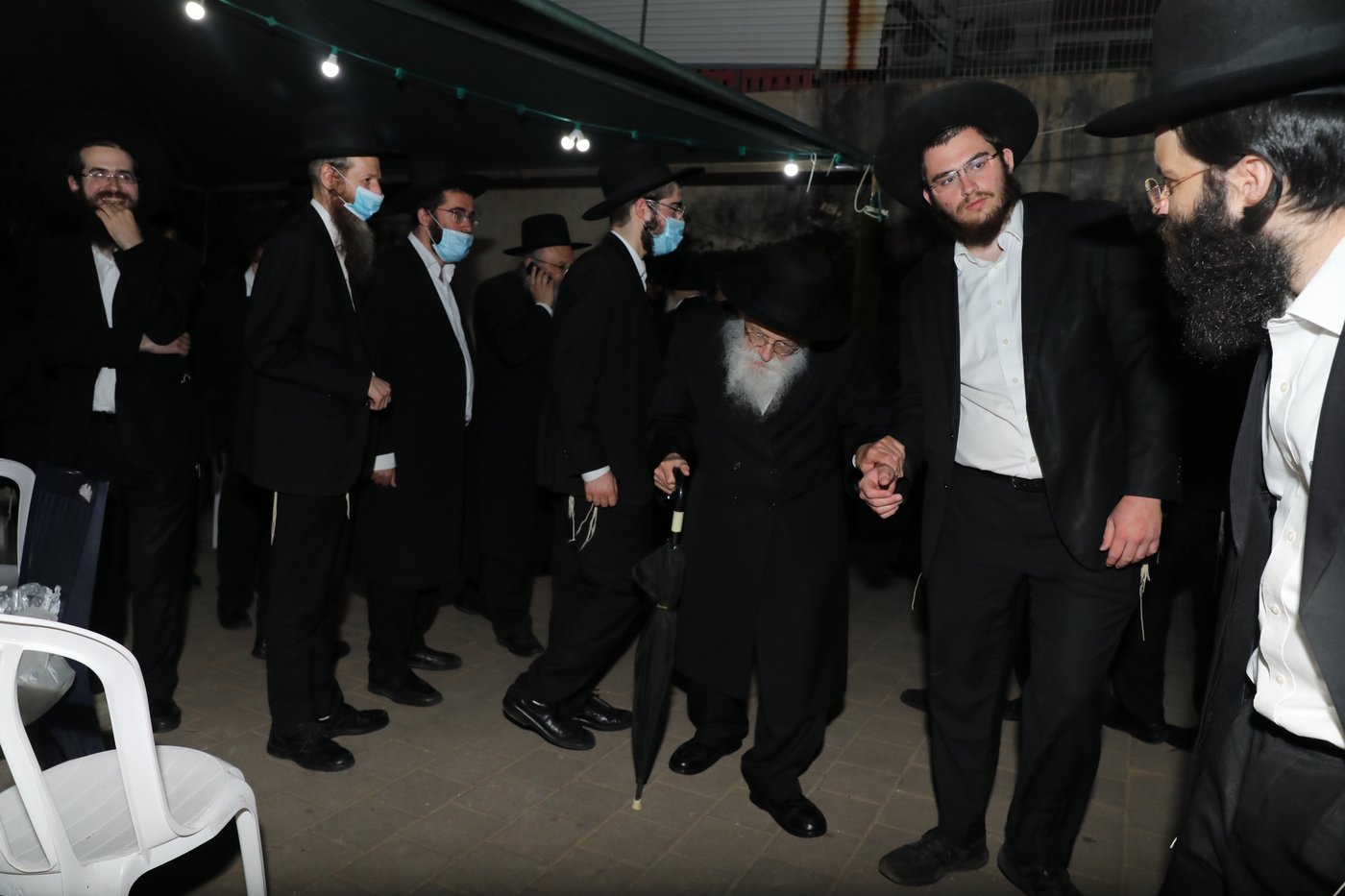 בצל קורונה: אירוסין לזוג ממשפחות חשובות