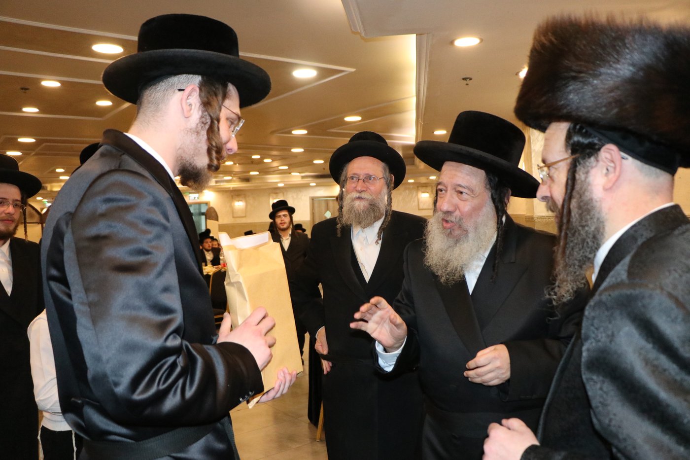 באירוסי בת רה"י: איחלו 'מזל טוב' עם גארטל