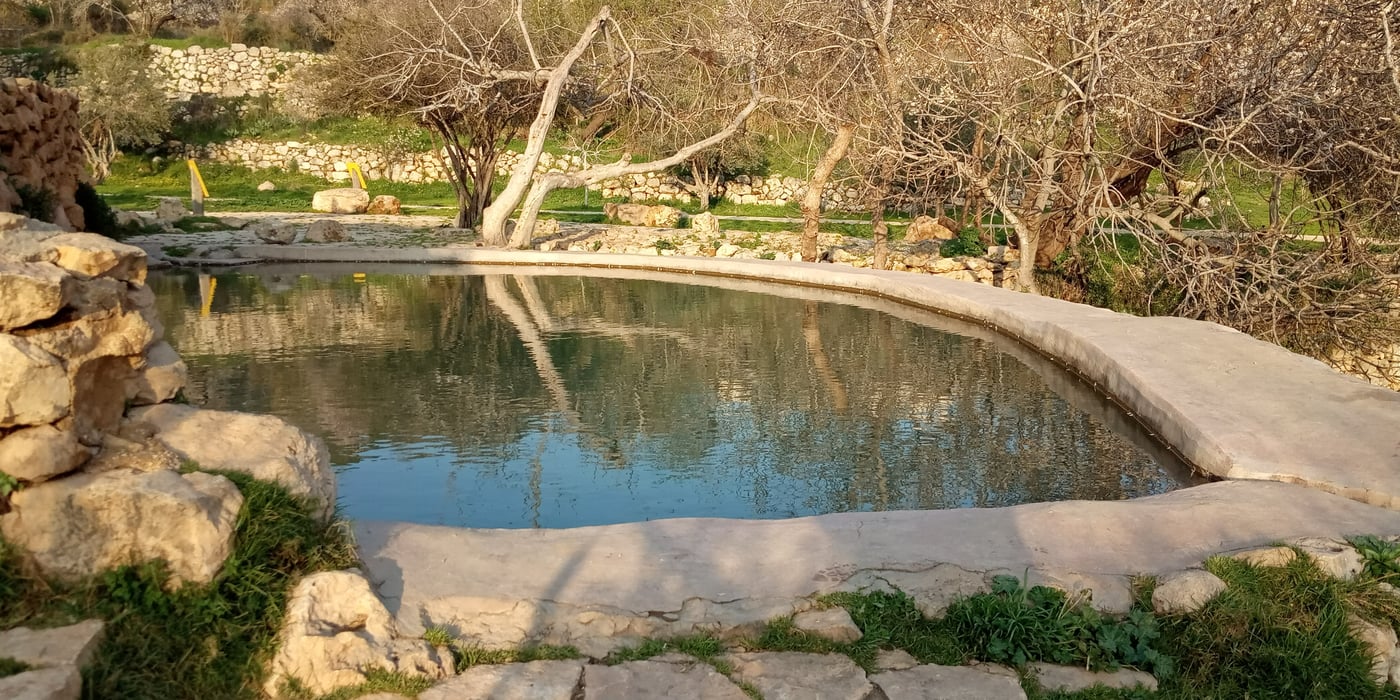 החמישייה השלישית: הרכס, האנדרטה, מעיין עם סיפור, זירת קרב וגן עדן לילדים