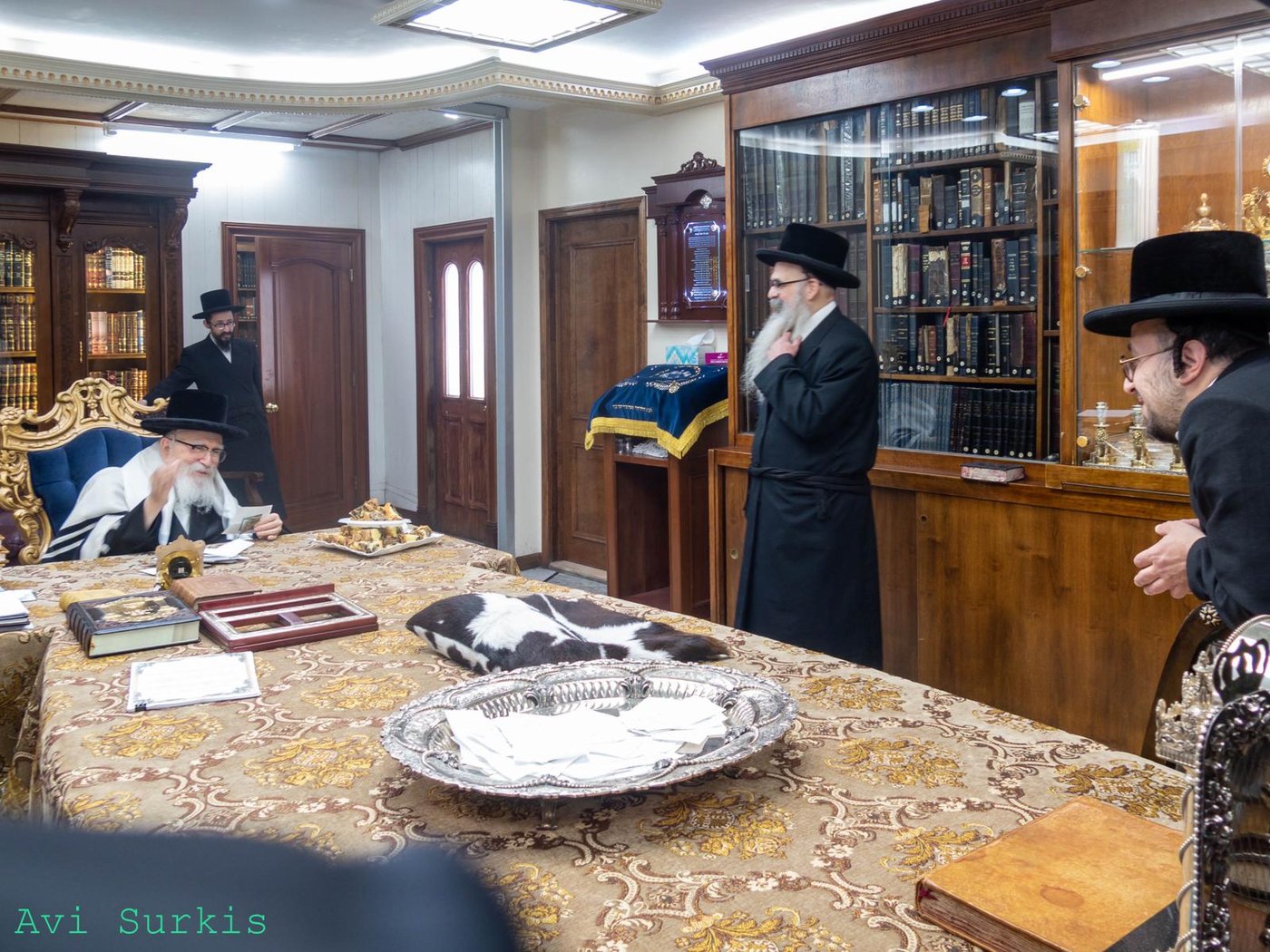 אחרי שנים: ליפא שמלצר שר בפני האדמו"ר מסקווירא