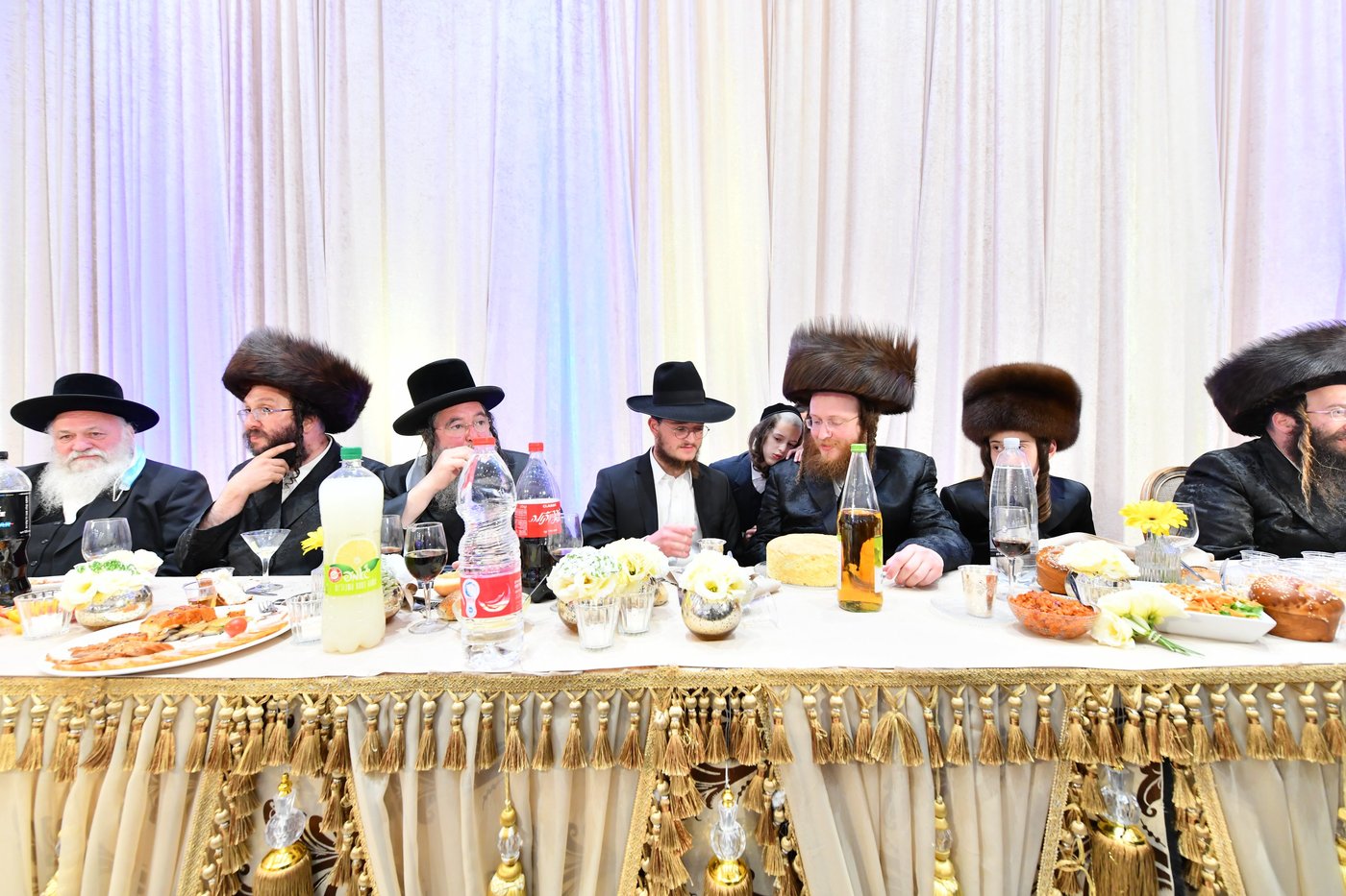 רב קהילת חסידי ספינקא בירושלים ערך בר מצווה לבנו