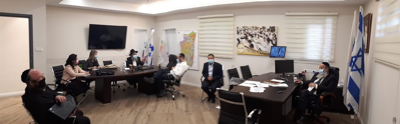 בכירי משרד הבריאות בעיריית בני ברק, אמש