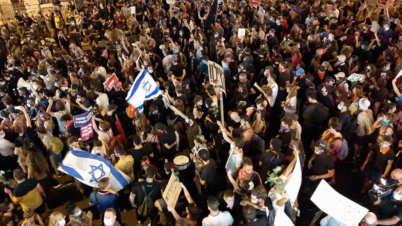 סוער בבלפור: מפגיני ימין מול מפגיני שמאל