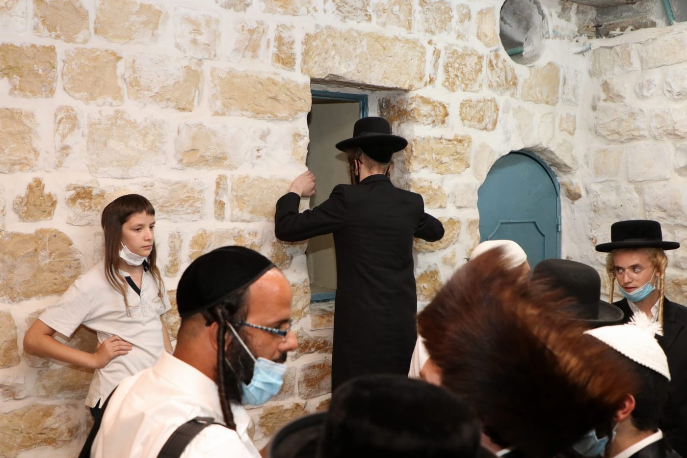 למרות הקורונה: פרצו את חלונות מקווה האר"י - וטבלו