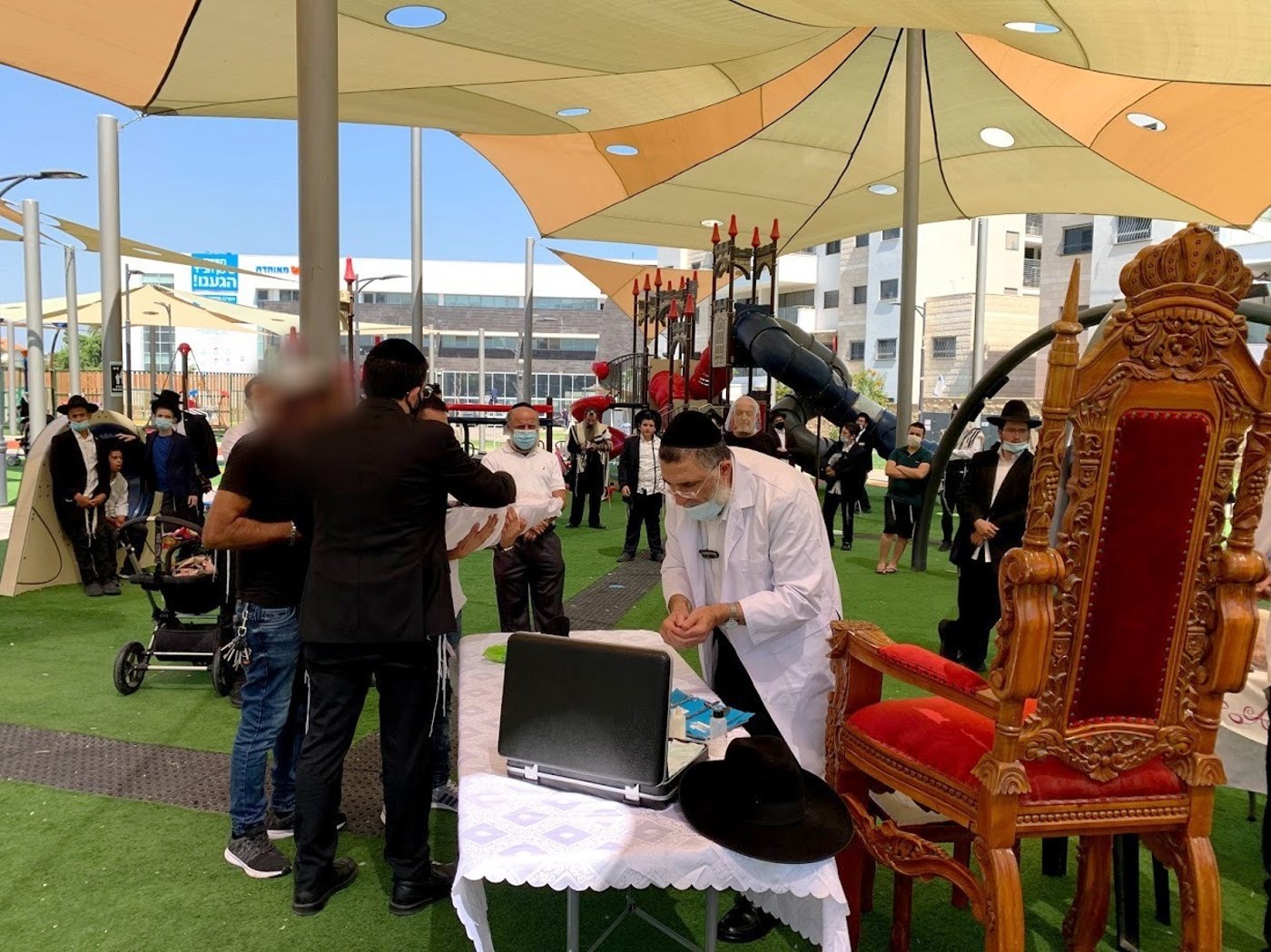 ב"מניין חצרות" בלוד: ברית לבן ניצולת יד לאחים