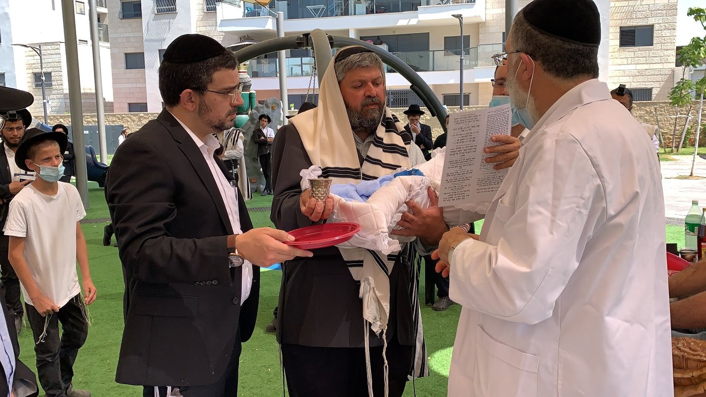 ב"מניין חצרות" בלוד: ברית לבן ניצולת יד לאחים