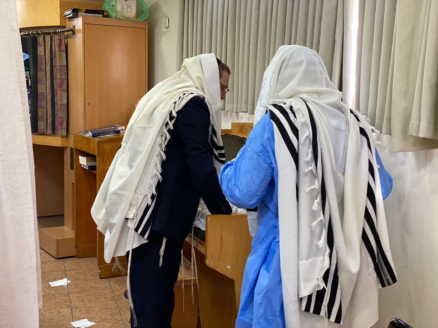 התרגשות במלונית: האבא התמגן ושימש סנדק בברית לבנו
