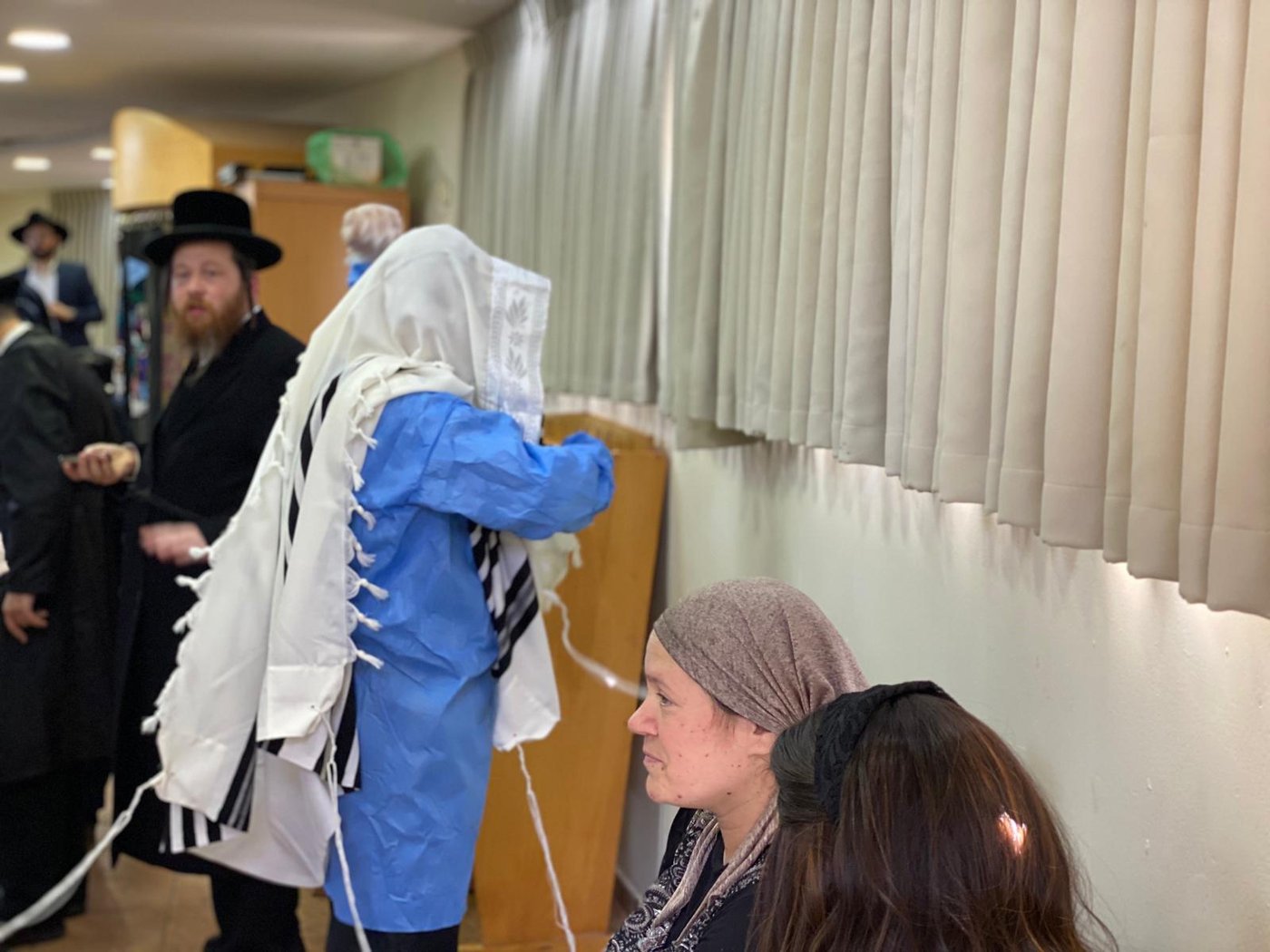 התרגשות במלונית: האבא התמגן ושימש סנדק בברית לבנו