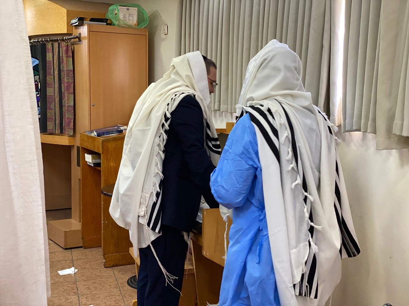 התרגשות במלונית: האבא התמגן ושימש סנדק בברית לבנו