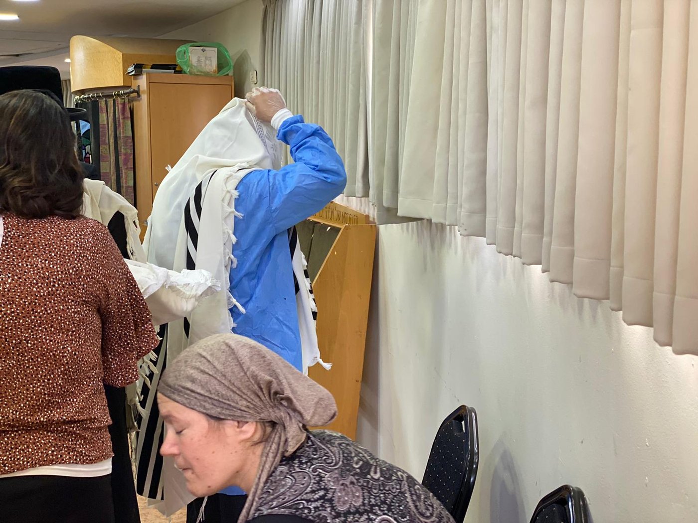 התרגשות במלונית: האבא התמגן ושימש סנדק בברית לבנו