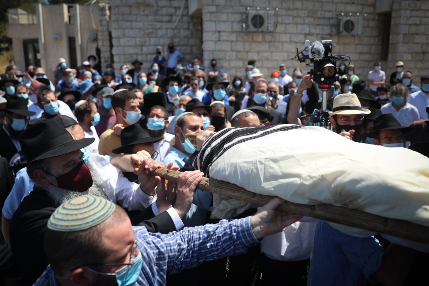 הנגיש את התורה: הגה"ח הרב שטיינזלץ נטמן בהר הזיתים