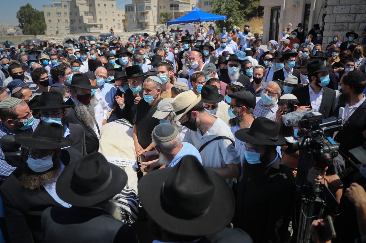 הנגיש את התורה: הגה"ח הרב שטיינזלץ נטמן בהר הזיתים