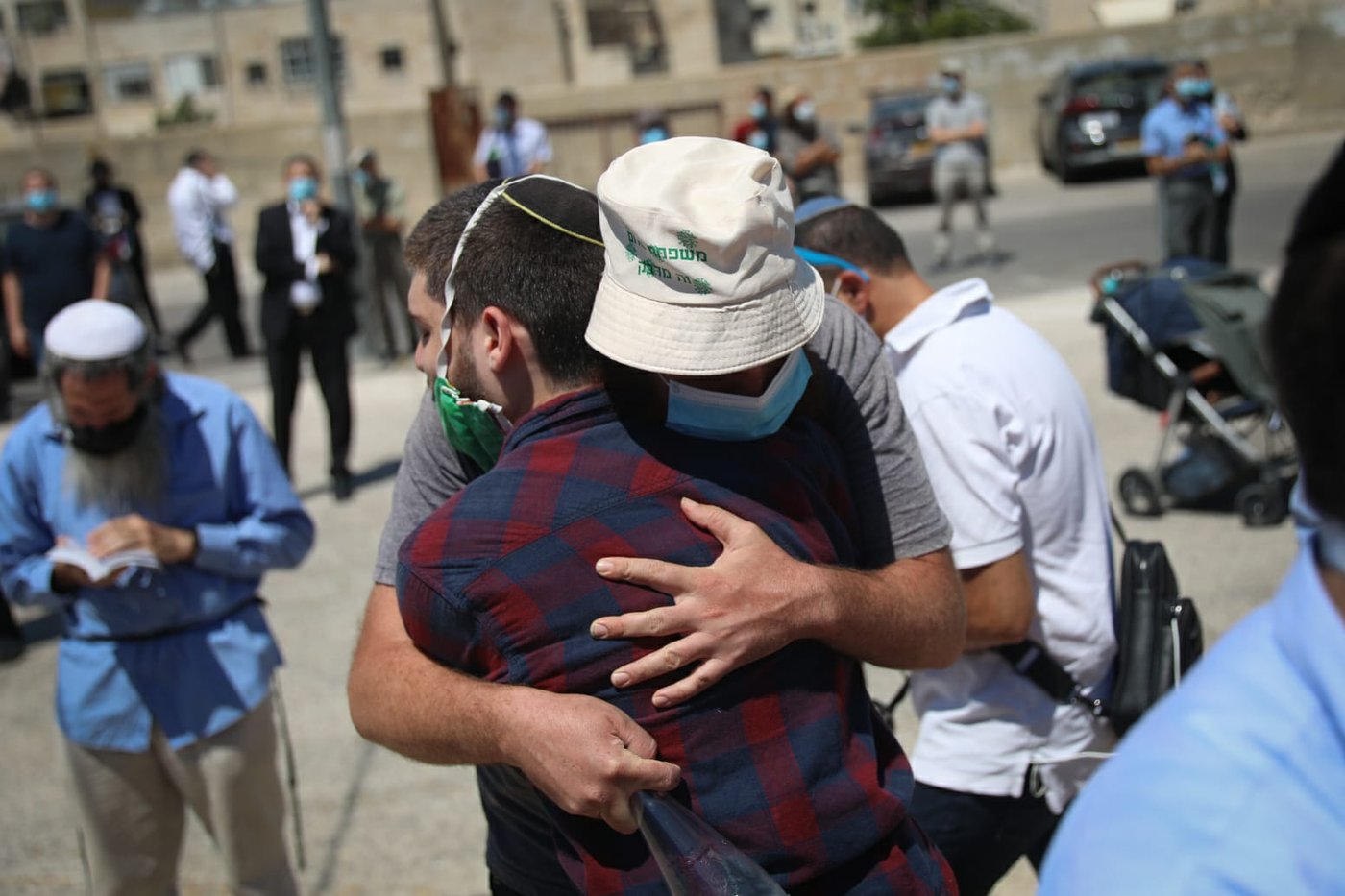 הנגיש את התורה: הגה"ח הרב שטיינזלץ נטמן בהר הזיתים