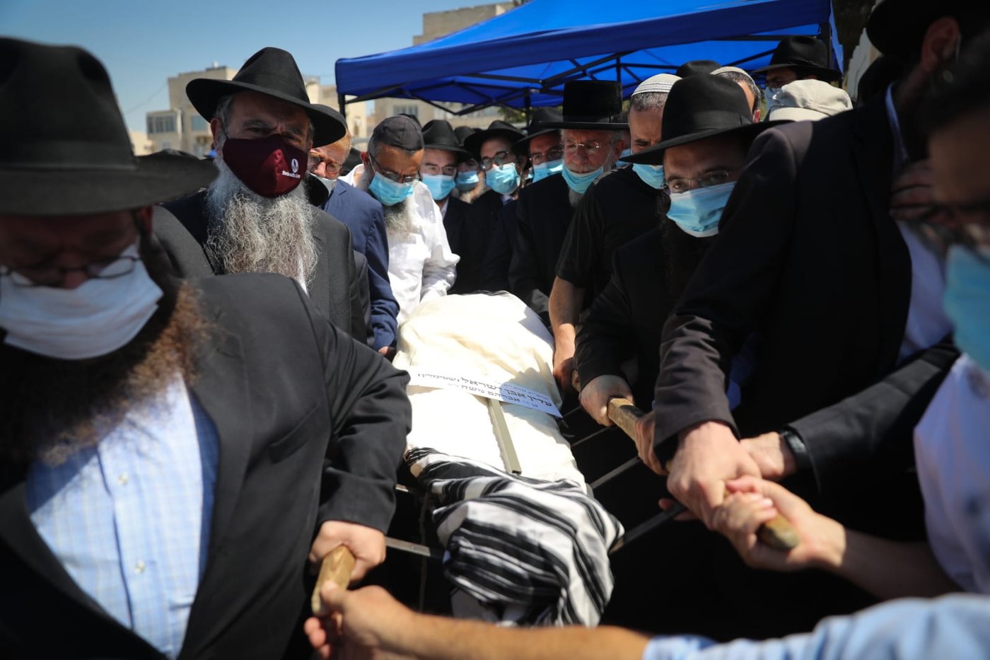 הנגיש את התורה: הגה"ח הרב שטיינזלץ נטמן בהר הזיתים