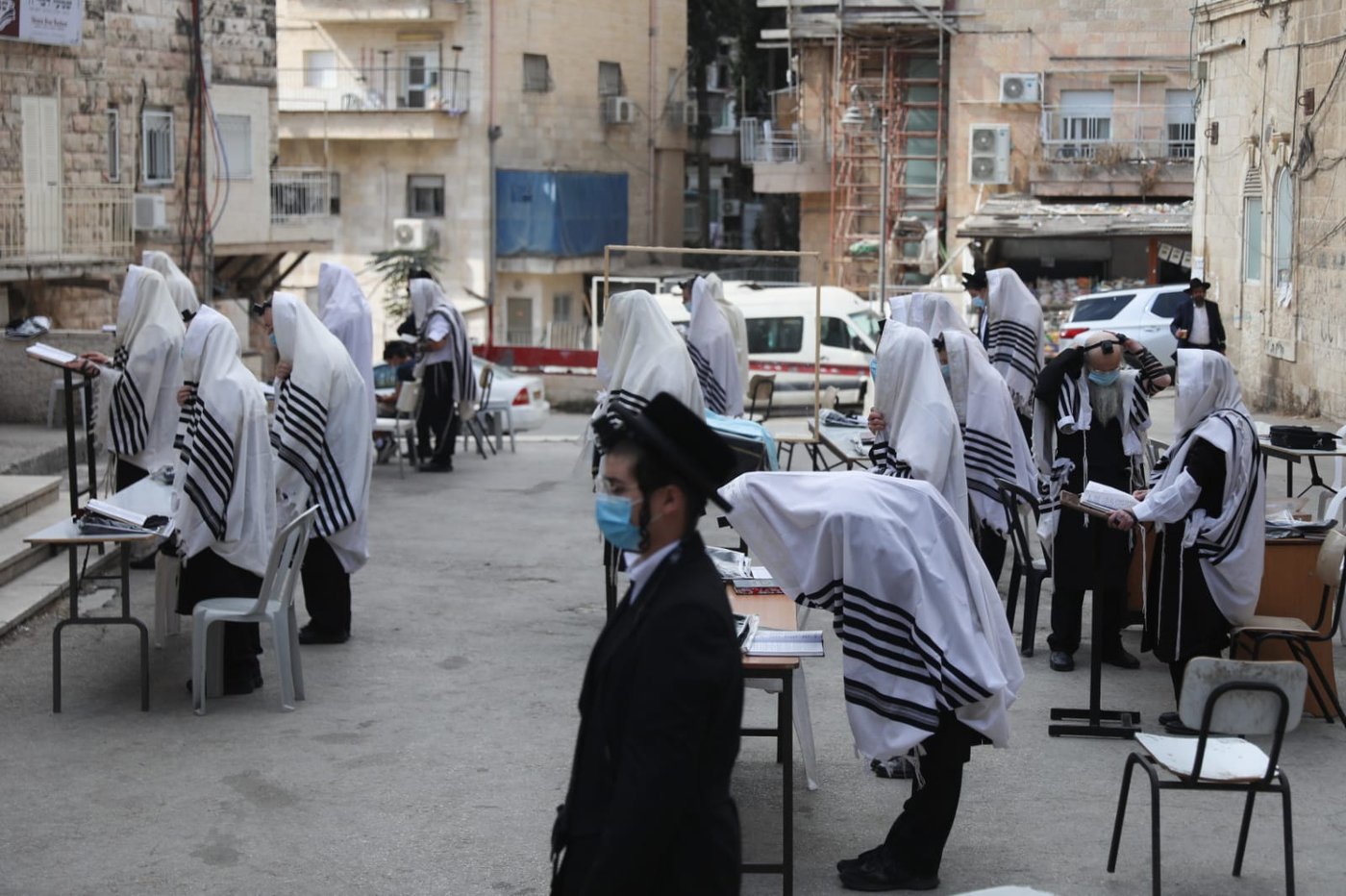 תיעוד: כך מתפללים בקרלין בתקופת ה'קורונה'