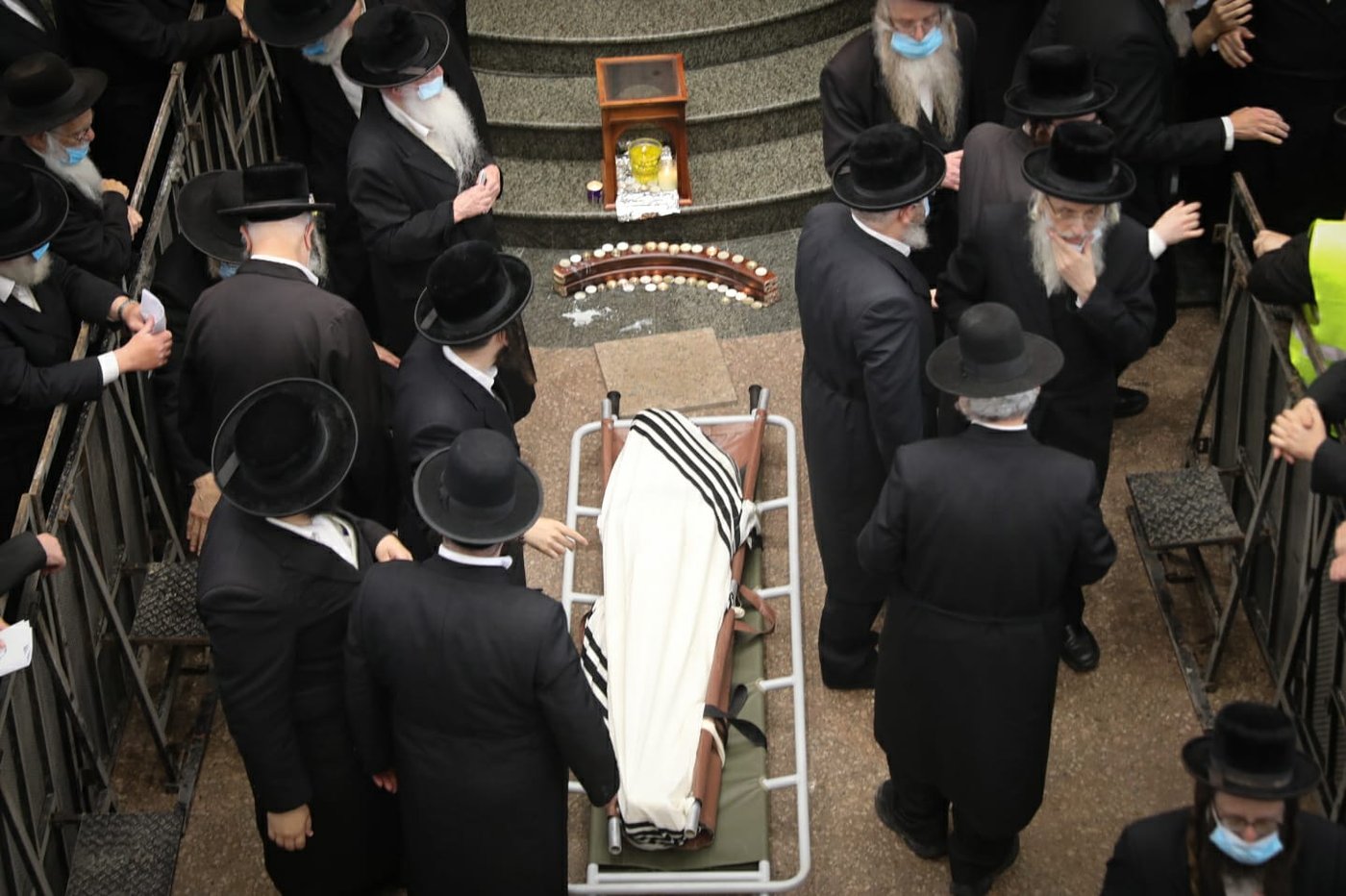 האדמו"ר מסאדיגורא זצ"ל נטמן בבית העלמין • שידור חוזר