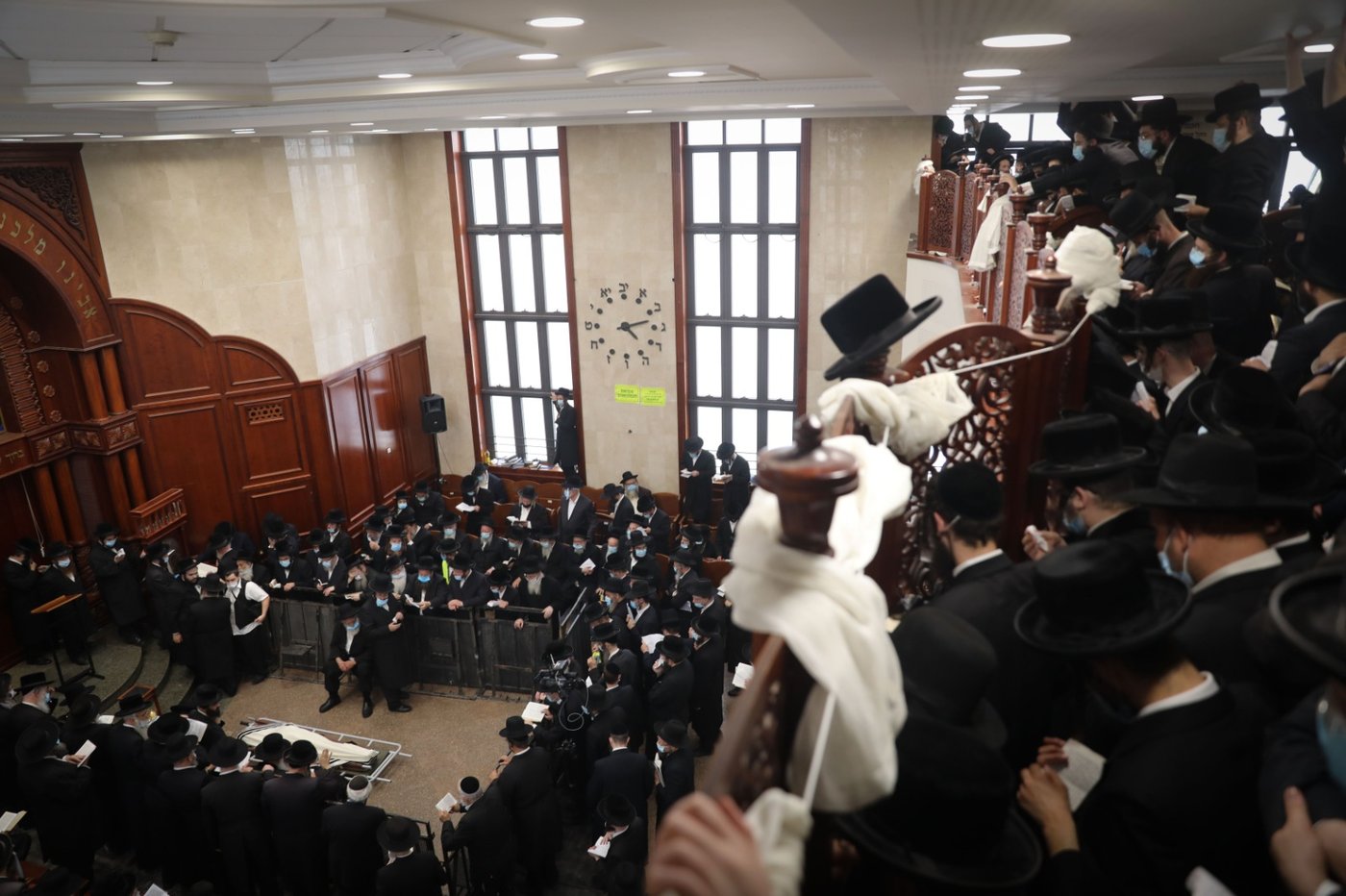 האדמו"ר מסאדיגורא זצ"ל הובא למנוחות • צפו