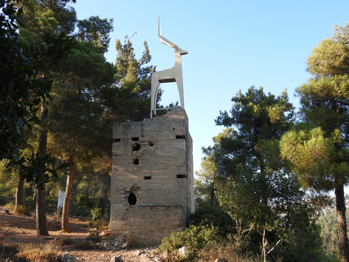 כשישראל שפירא ביקר באנדרטה על-שם ישראל שפירא