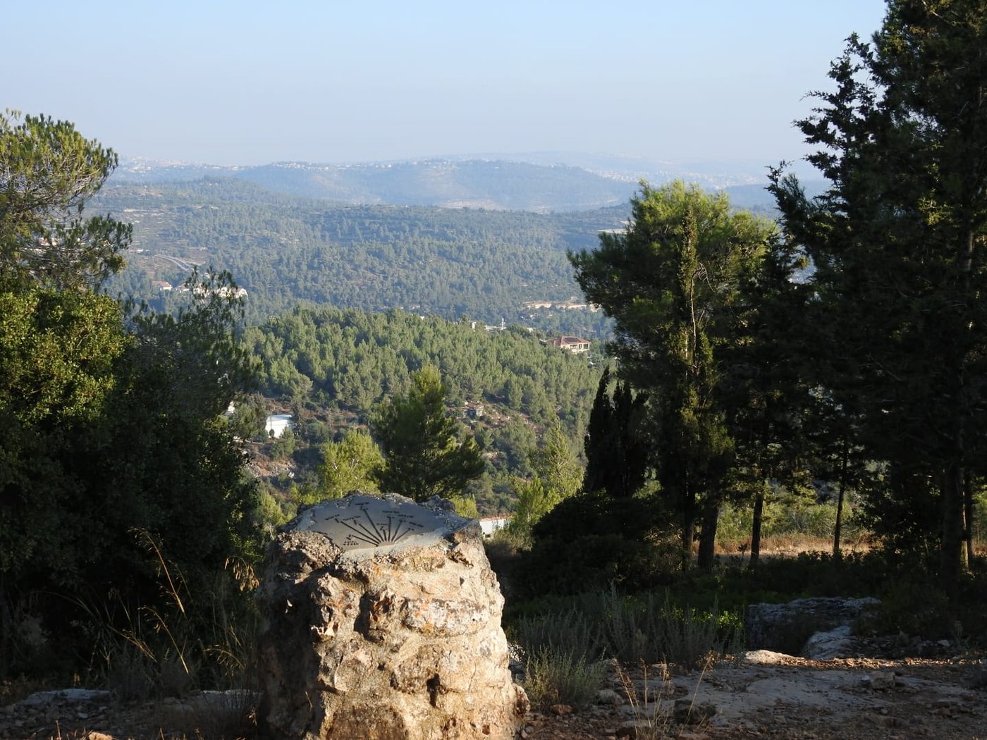 החמישייה השלישית: הרכס, האנדרטה, מעיין עם סיפור, זירת קרב וגן עדן לילדים