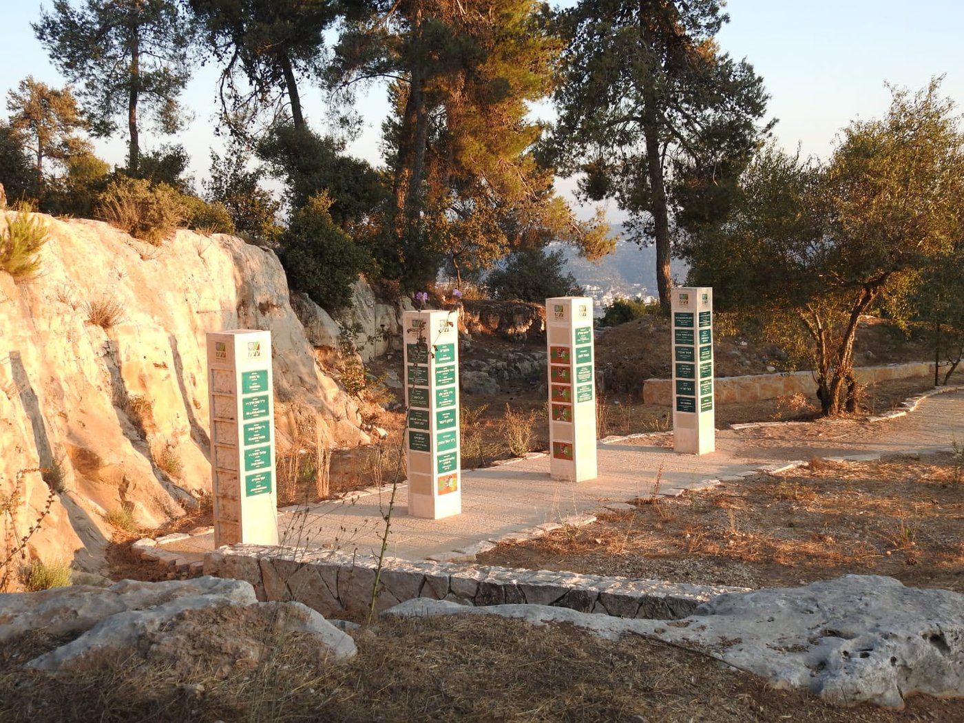 כשישראל שפירא ביקר באנדרטה על-שם ישראל שפירא