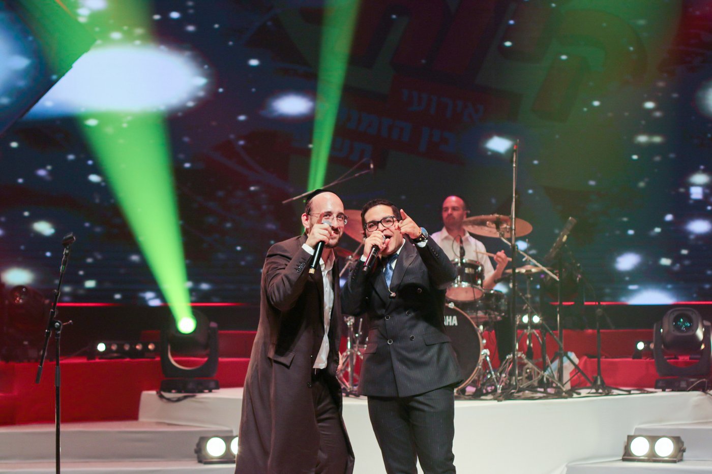 צפו: אלי הרצליך מארח את פיני אינהורן ואבי אילסון על במת "קיץ חי"