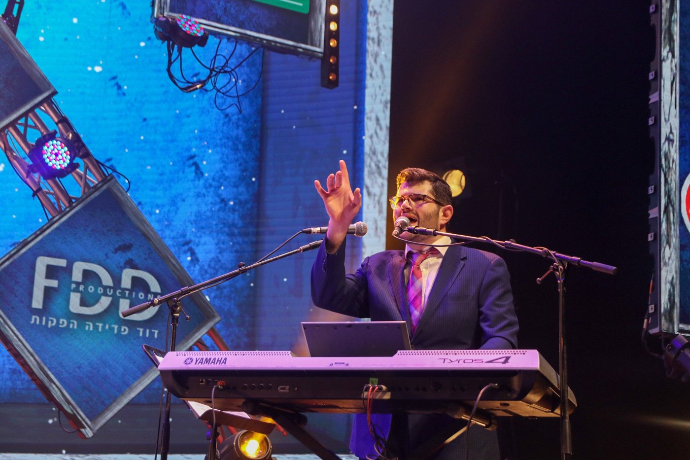 צפו: אלי הרצליך מארח את פיני אינהורן ואבי אילסון על במת "קיץ חי"