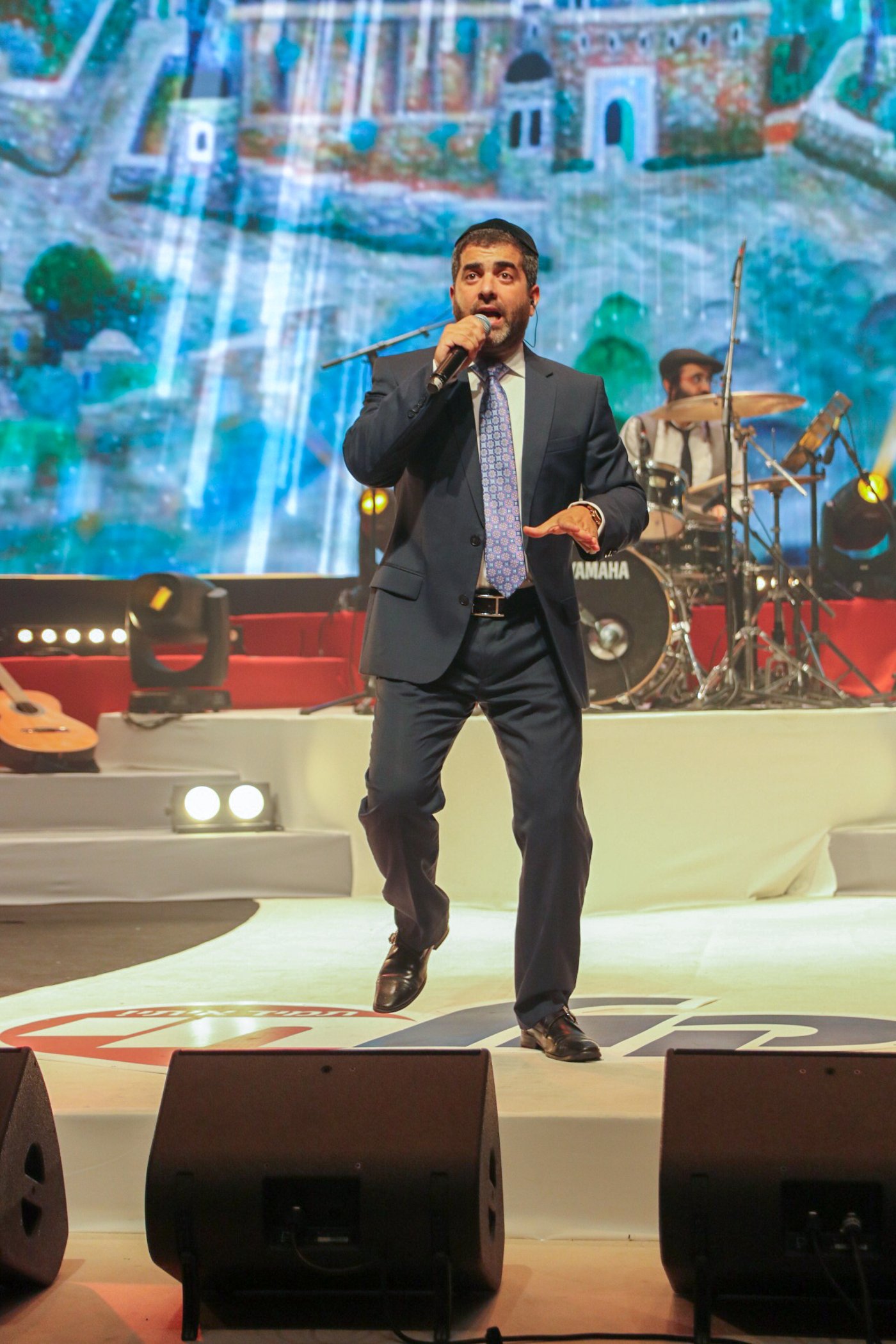 צפו: אלי הרצליך מארח את פיני אינהורן ואבי אילסון על במת "קיץ חי"