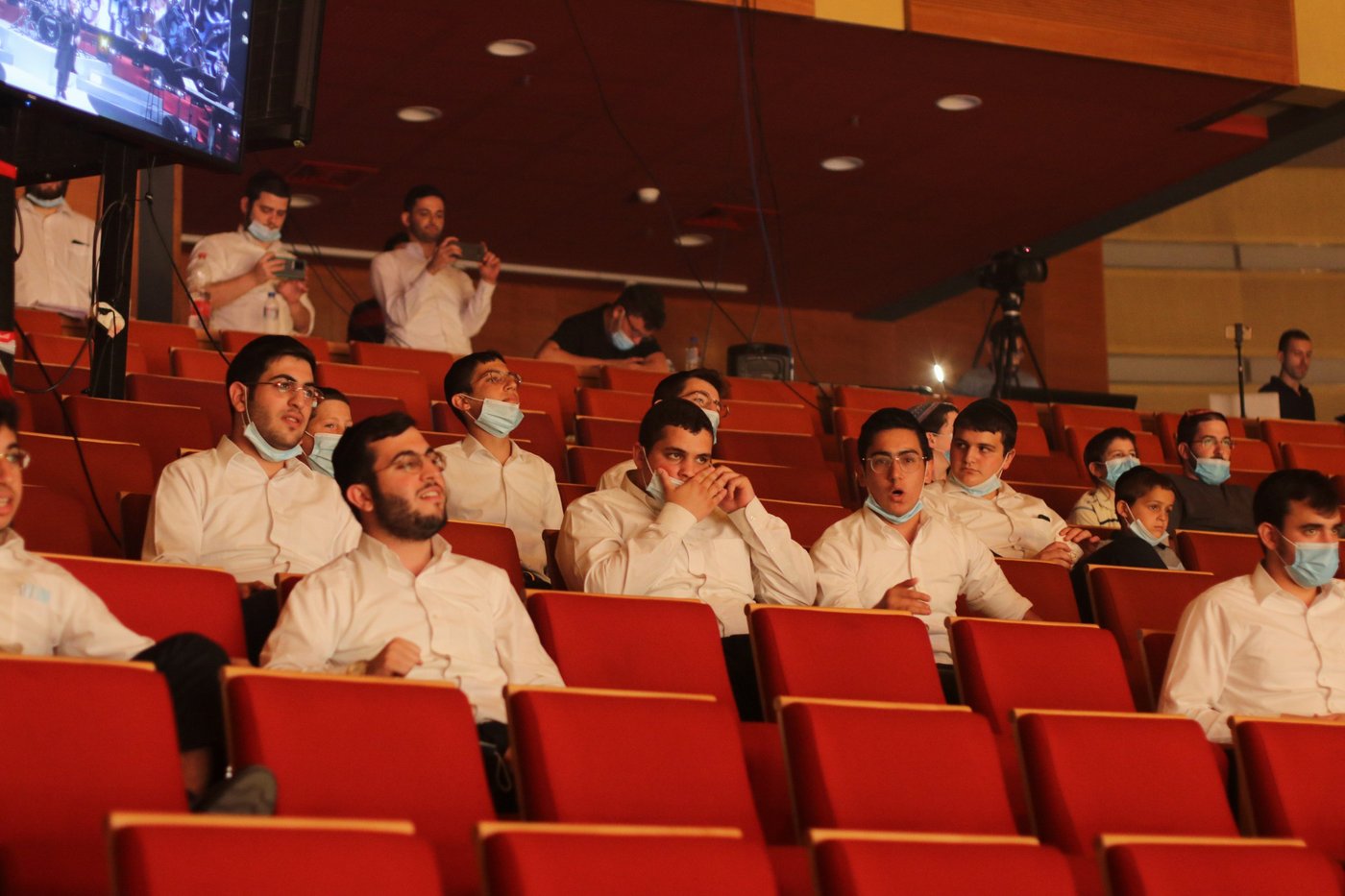 צפו: אלי הרצליך מארח את פיני אינהורן ואבי אילסון על במת "קיץ חי"