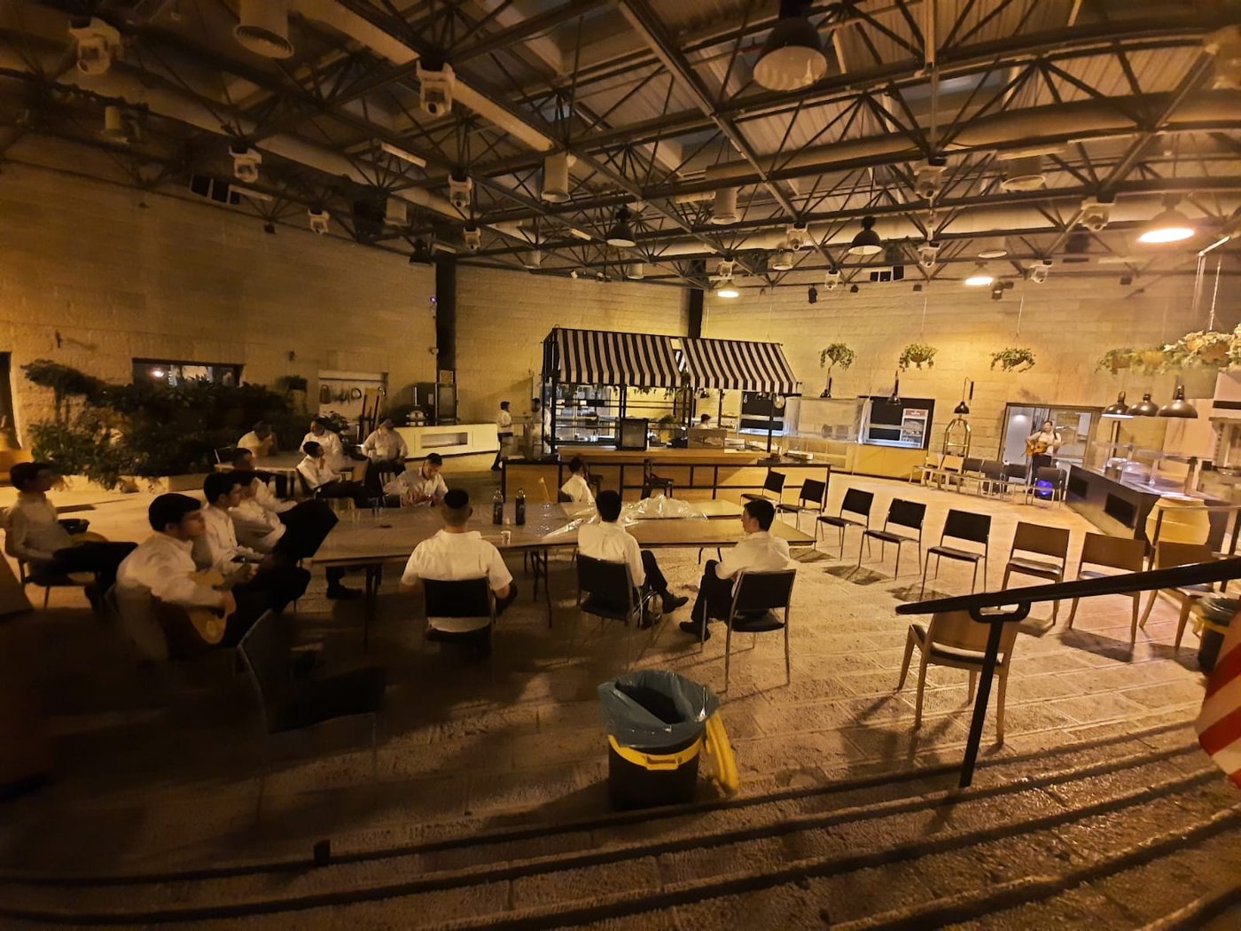 ה'זיץ' שנעל את בין הזמנים במלונית • תיעוד