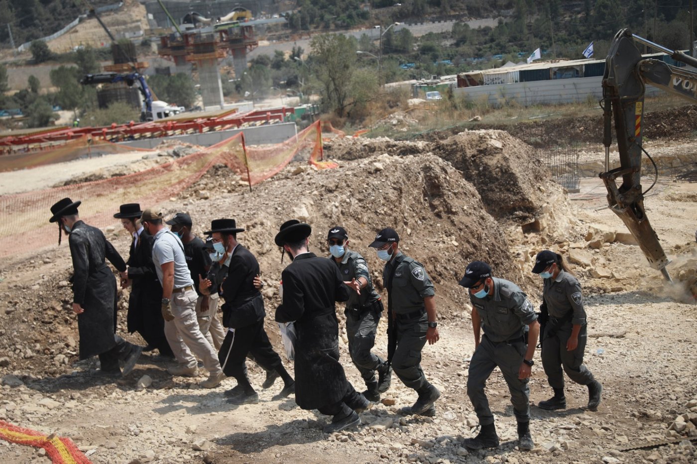 תיעוד מיוחד: כך הקיצוניים מפגינים ב'מוצא'