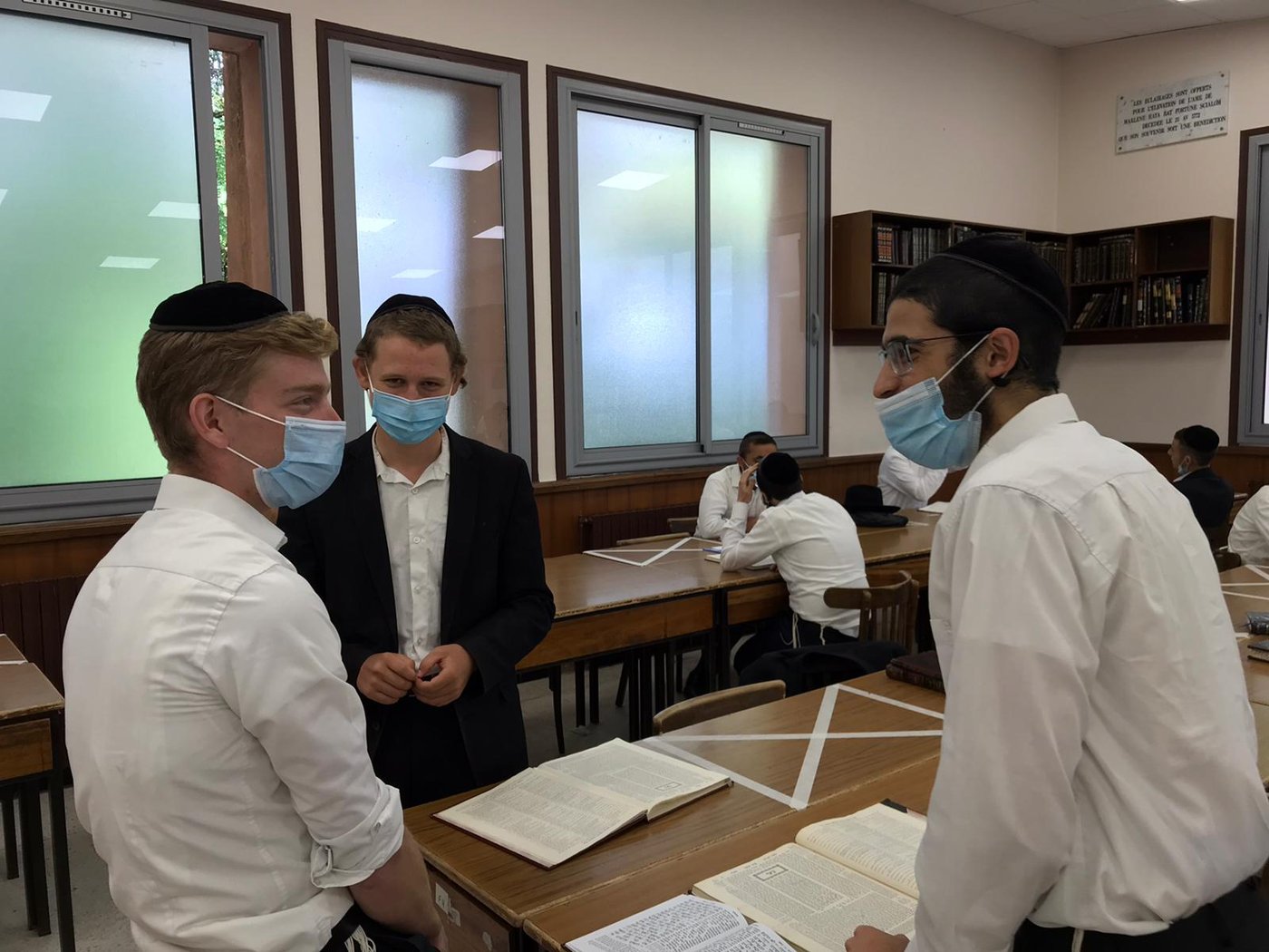 ראשי הישיבות חיזקו את בחורי ישיבות שנשארו בצרפת