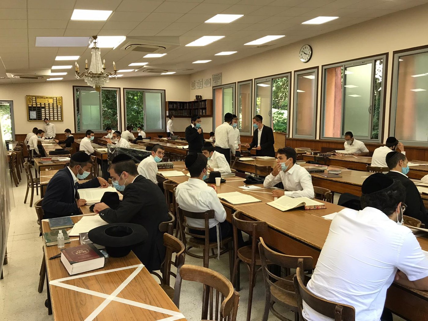 ראשי הישיבות חיזקו את בחורי ישיבות שנשארו בצרפת