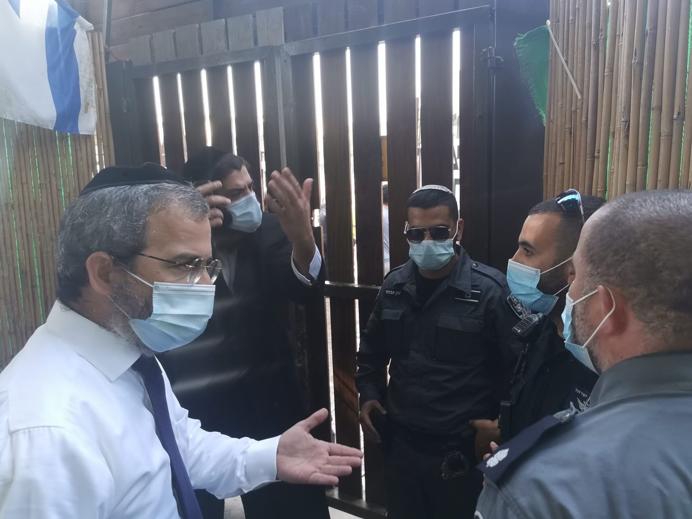 ישראל פרוש נאנק מכאבים, בעימות עם פקחים • צפו