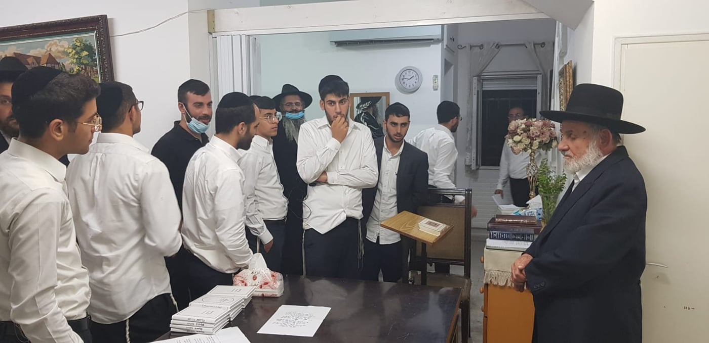 הגר"צ בוארון: בבית-כנסת אין סכנה; צריכים לבוא בהמונינו