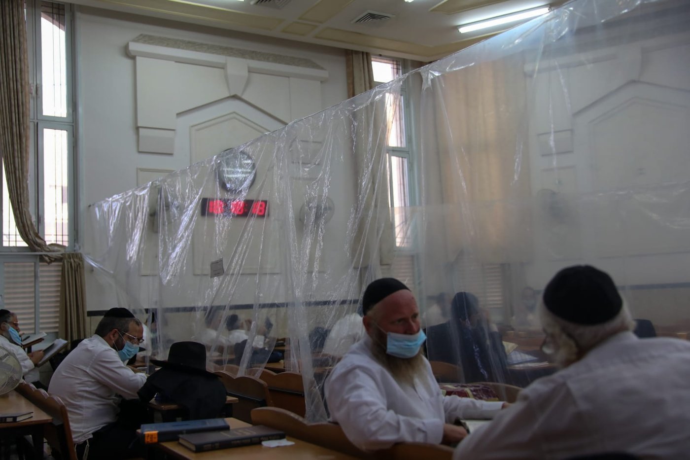 סיור מצולם בשכונה החרדית ה'אדומה'. צפו
