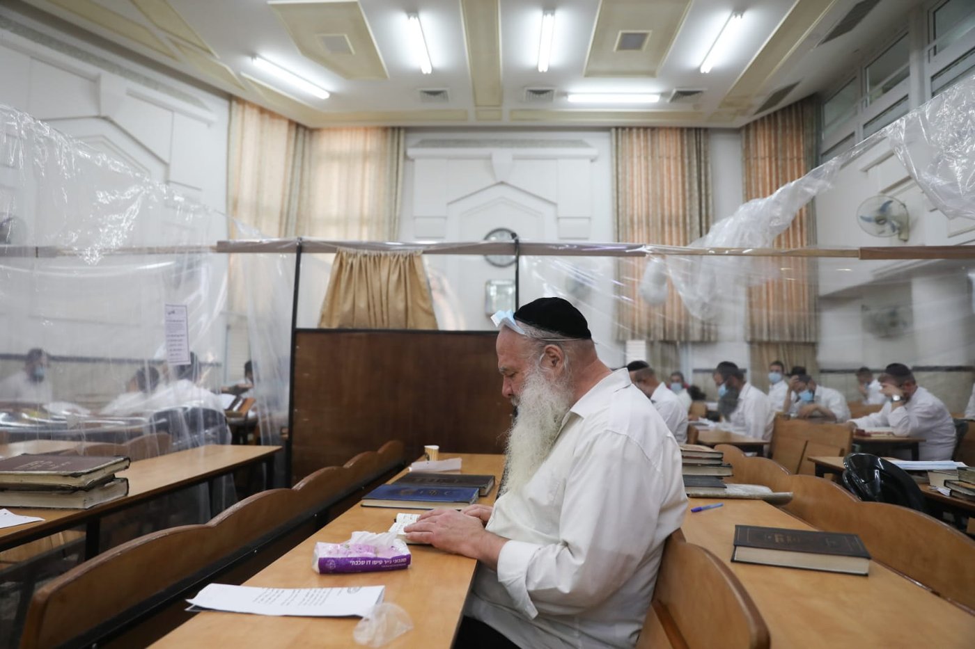 סיור מצולם בשכונה החרדית ה'אדומה'. צפו
