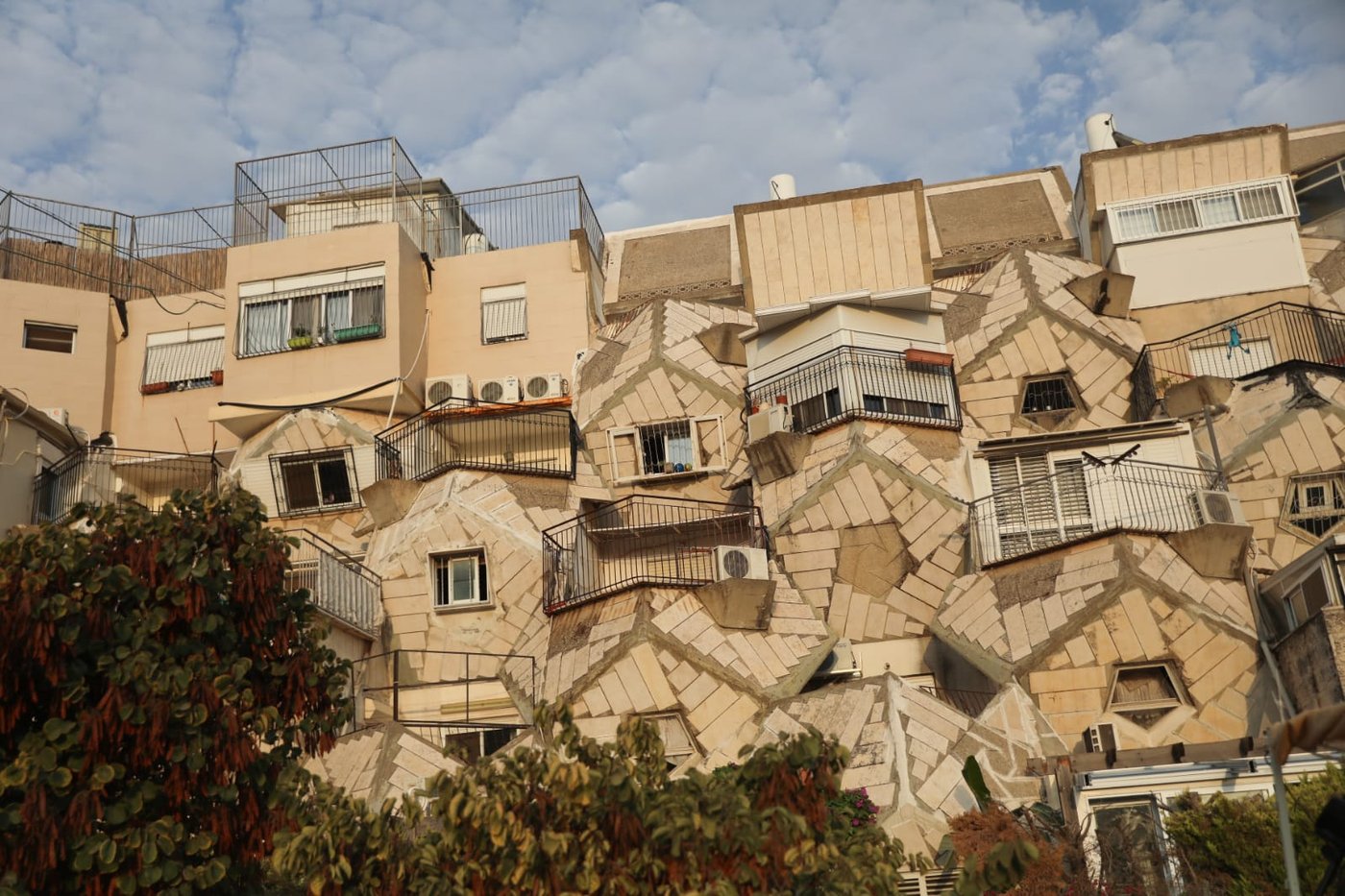 סיור מצולם בשכונה החרדית ה'אדומה'. צפו