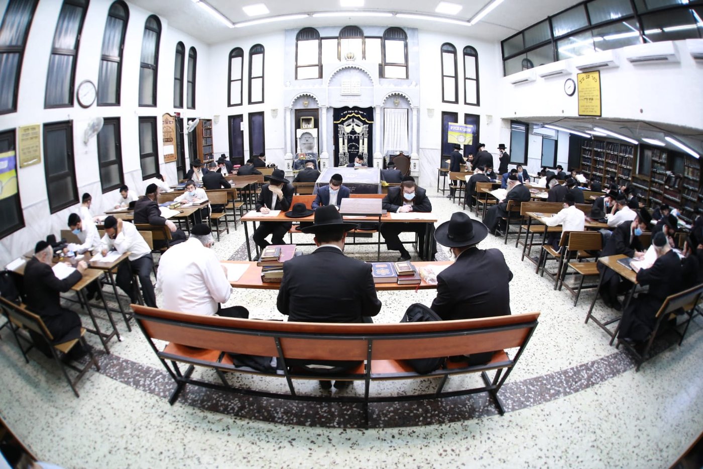 אלפי אברכים ובחורים נבחנו במסגרת מפעל ׳שיננא׳ העולמי
