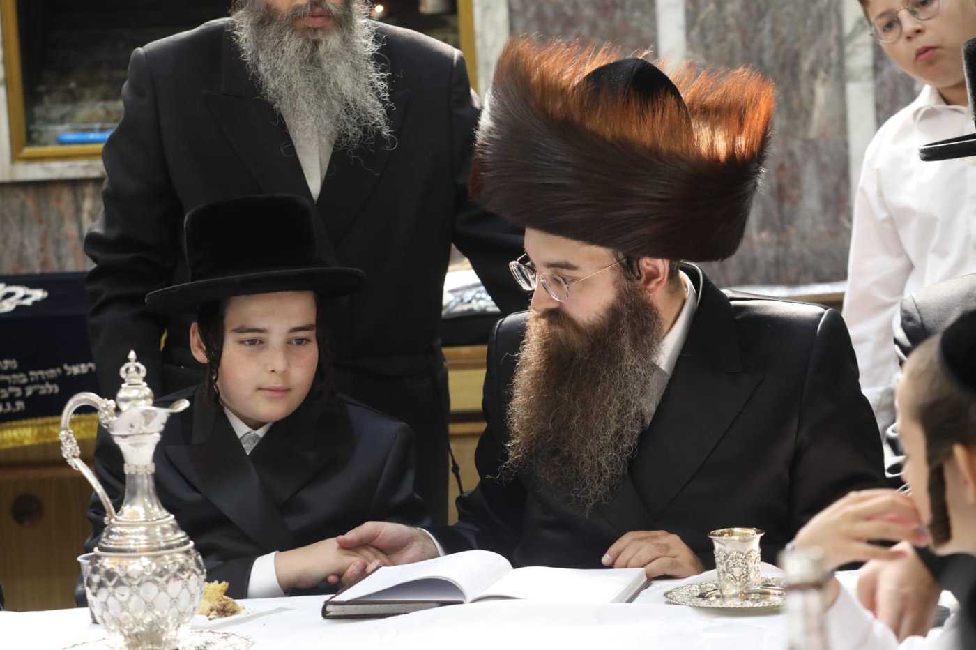 מעמד הנחת תפילין בסאדיגורה בירושלים