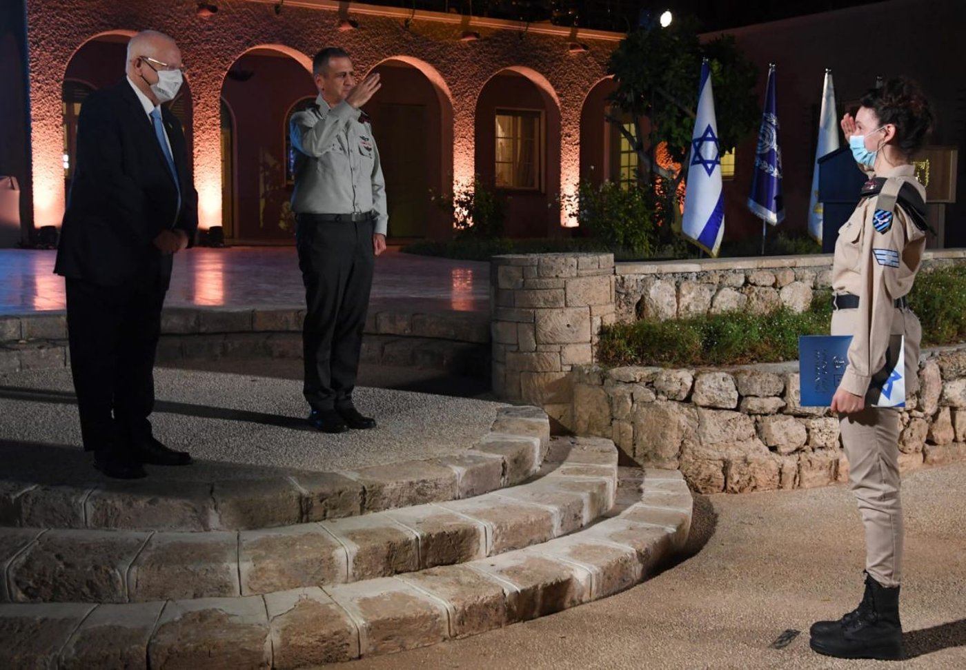 בטקס ההוקרה: 120 חיילים מצטיינים קיבלו פרס • צפו