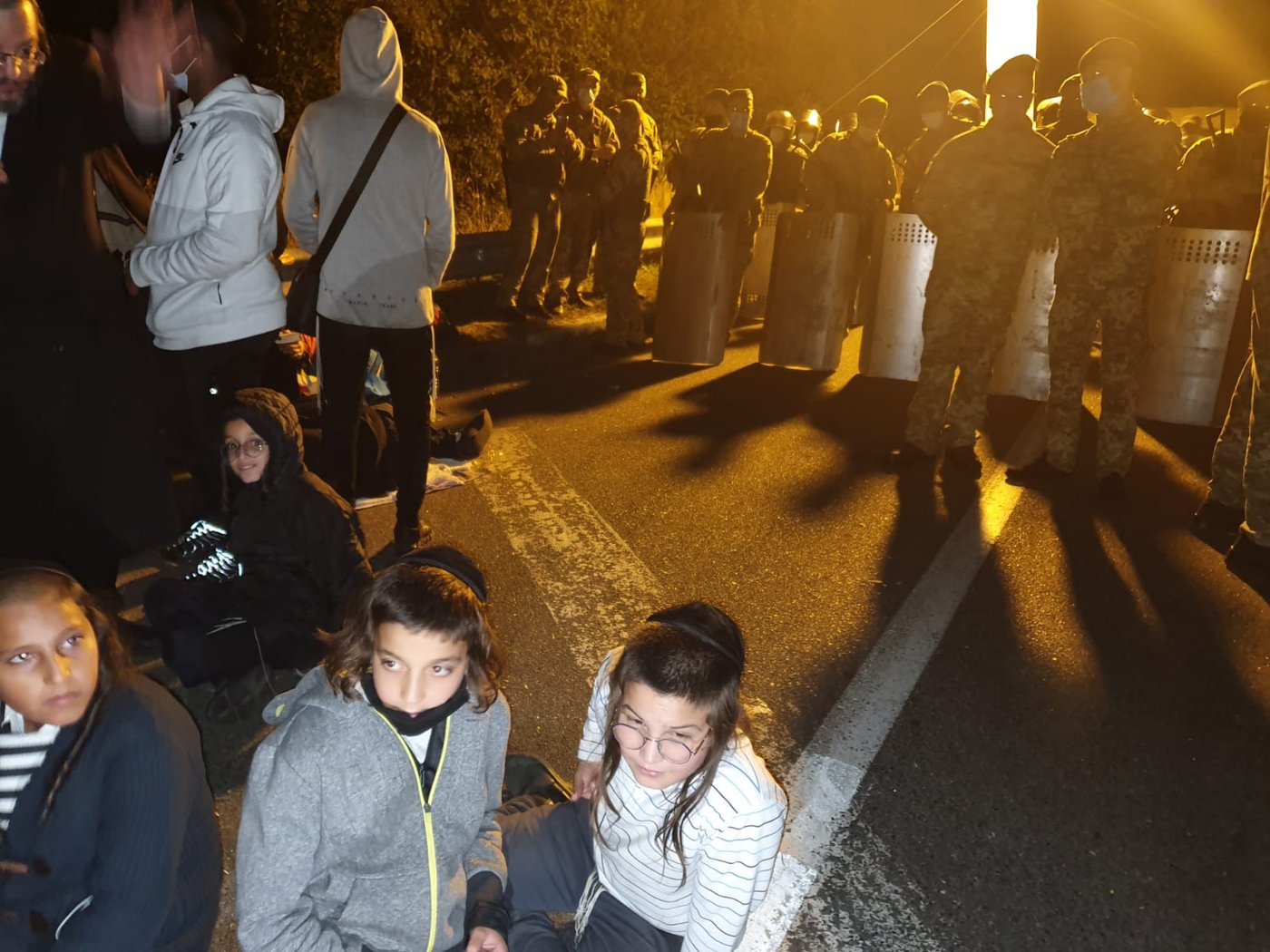 "משבר הומניטרי": אלפי חסידים תקועים בגבול אוקראינה