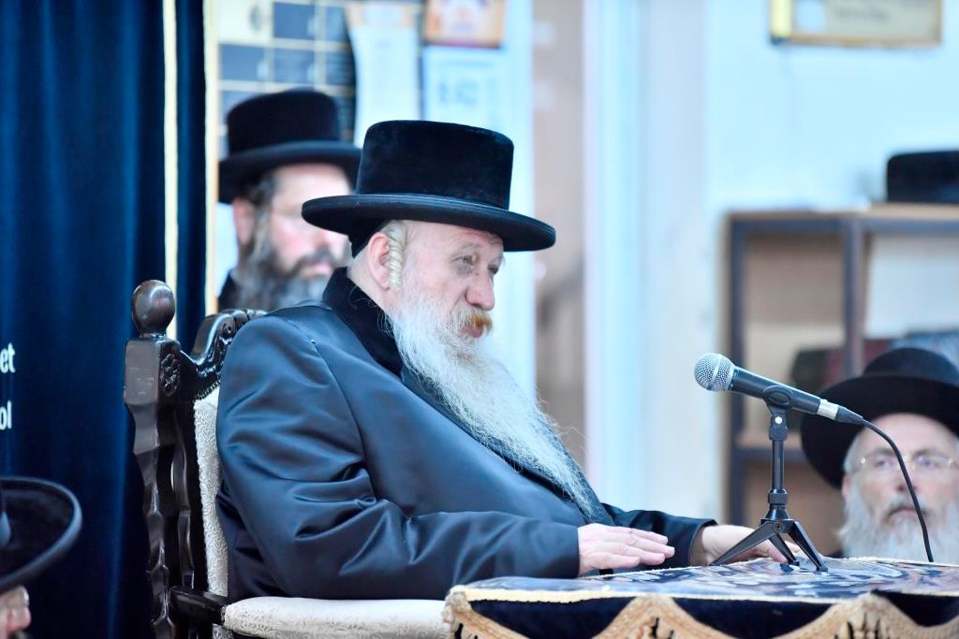 הרבי מטשרנוביל חיזק את בחורי הישיבה
