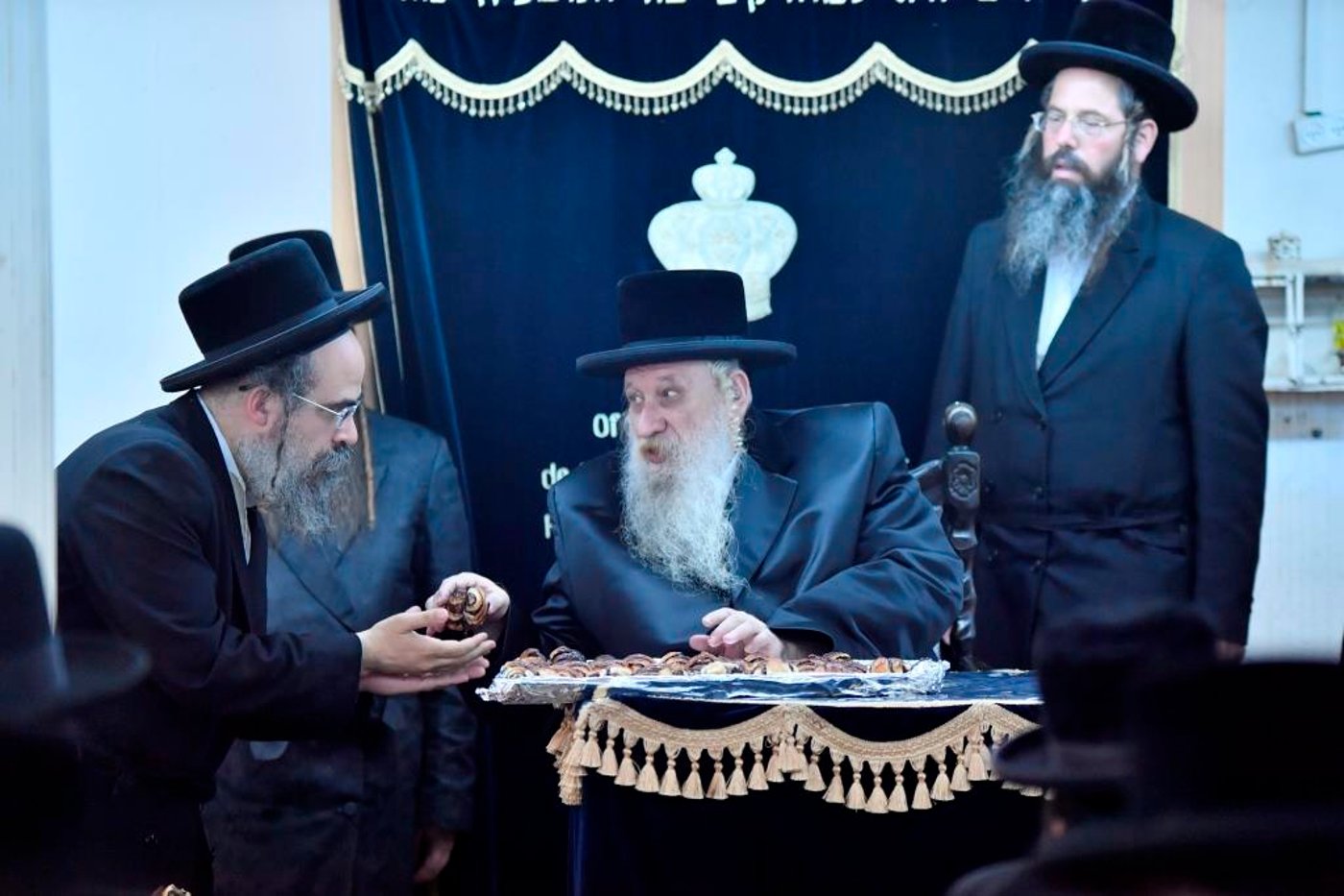 הרבי מטשרנוביל חיזק את בחורי הישיבה