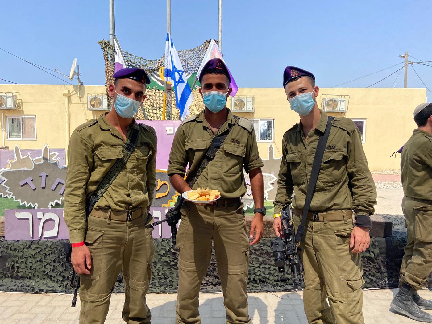 צה"ל נערך: 20 טונות תפוחים ושלוש טונות דבש