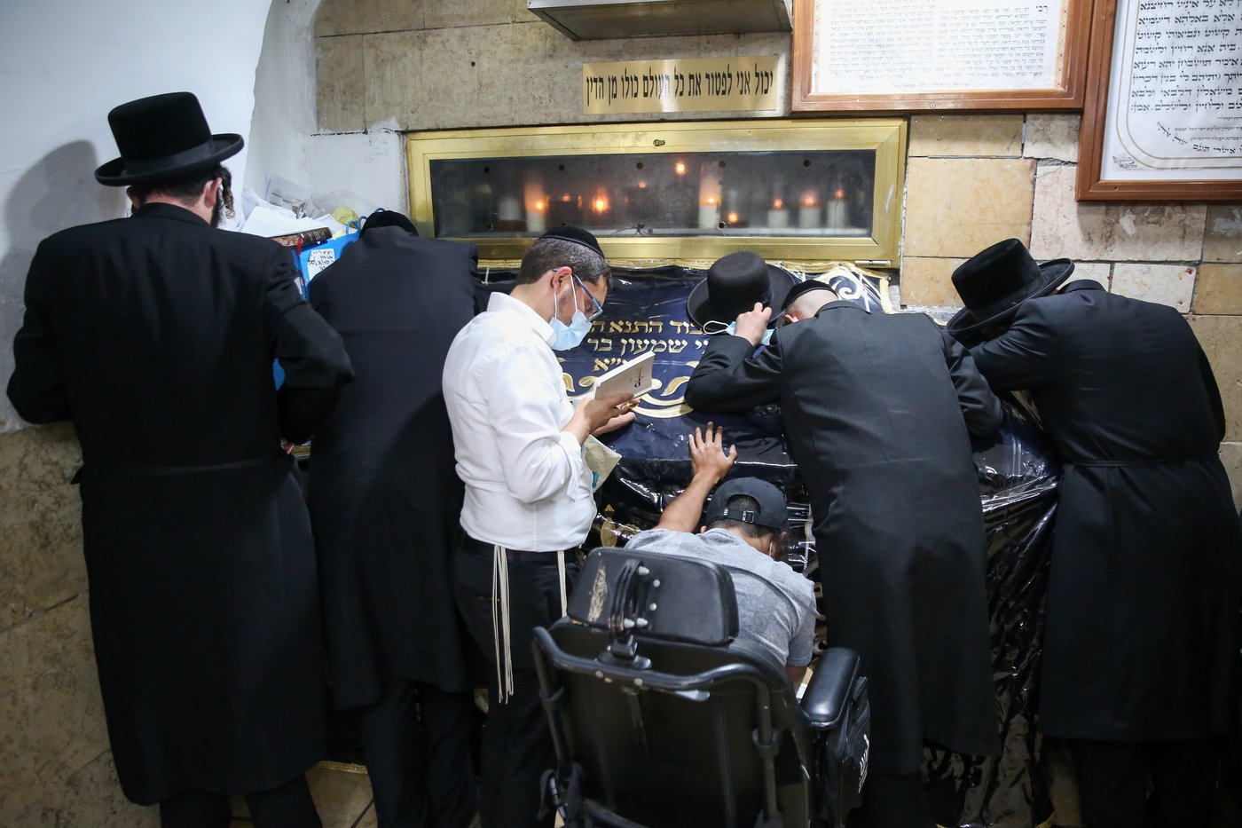 אמירת הסליחות האחרונות במירון ובעמוקה