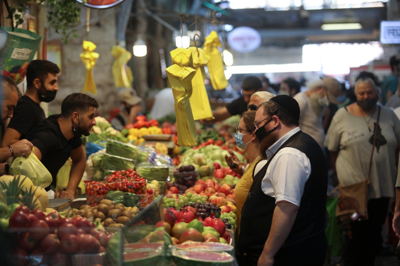 מחנה יהודה, בערב ראש השנה
