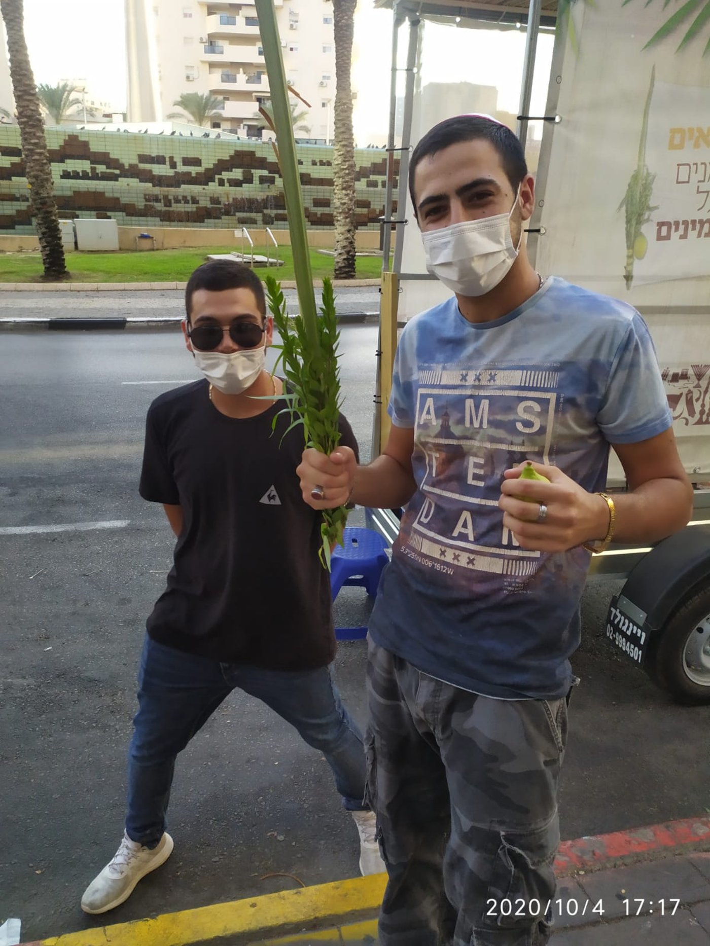 מבלפור ועד מחלקות הקורונה: רבבות נוטלים לולב עם שלוחי חב"ד