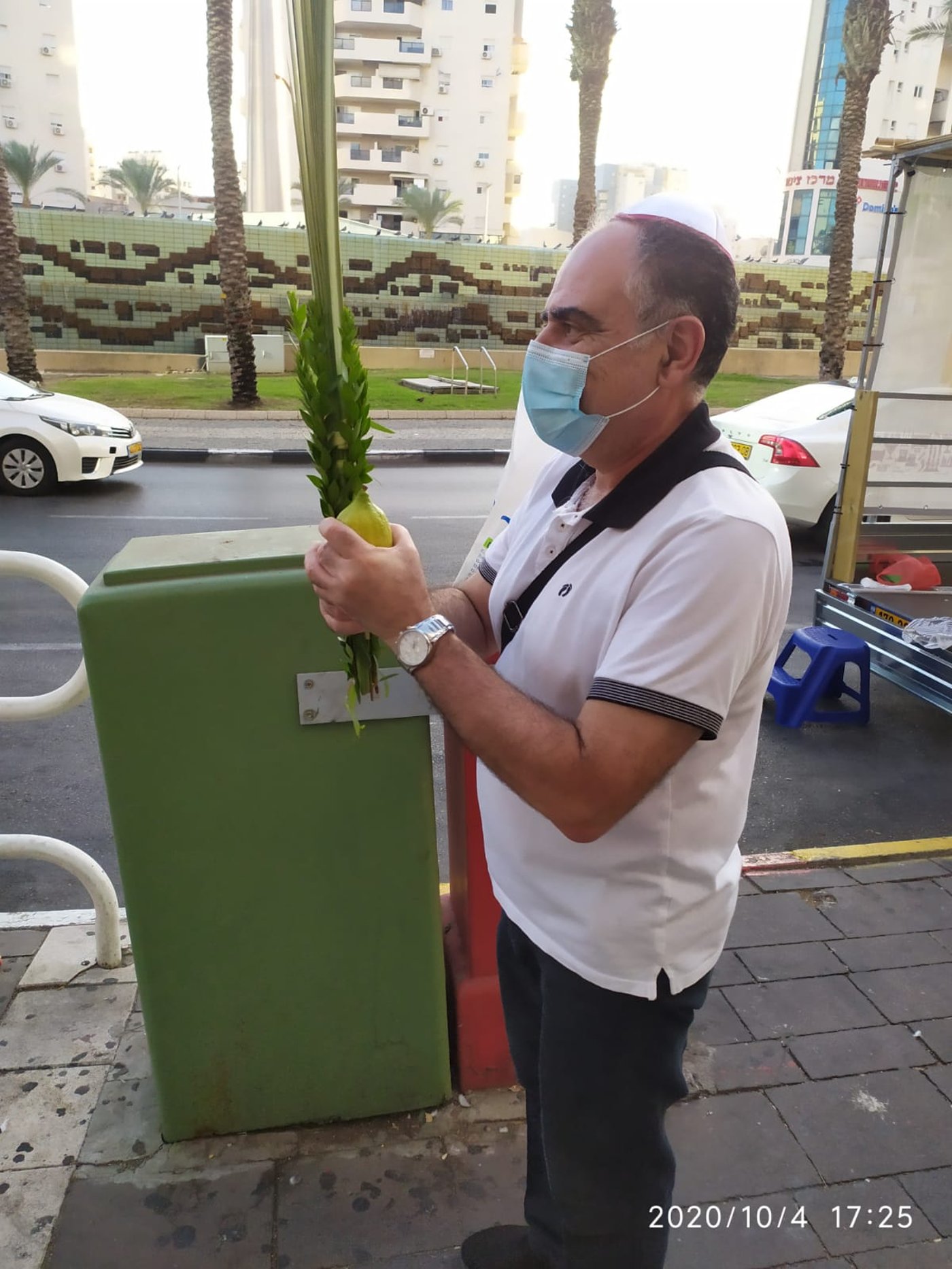 מבלפור ועד מחלקות הקורונה: רבבות נוטלים לולב עם שלוחי חב"ד