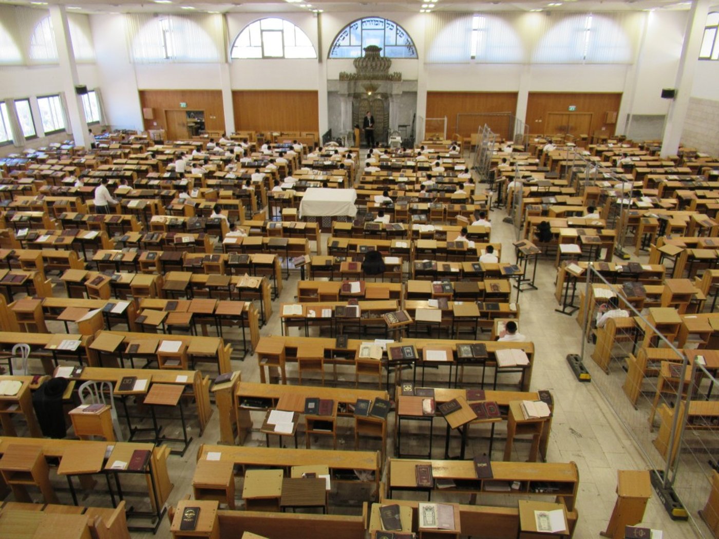 ראש ישיבת 'קרית מלך' מסר שיעור במלונית של 'חברון'